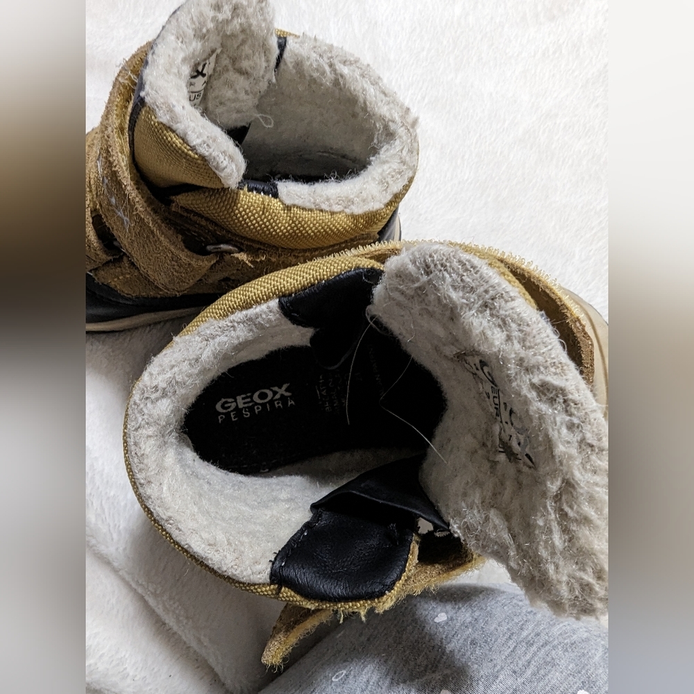 .Geox Rispira boots for a small person. Size 7 child's. - Picture 2 of 6